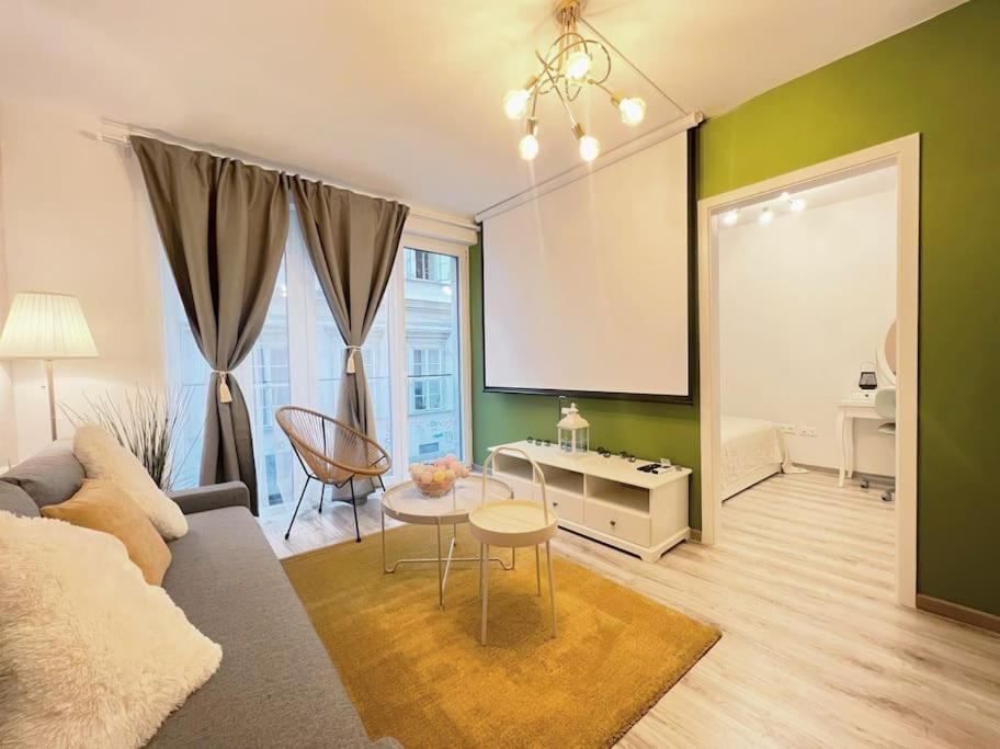 A104 - Liberty Bridge Projection Home With Free Parking Budapest Exterior photo
