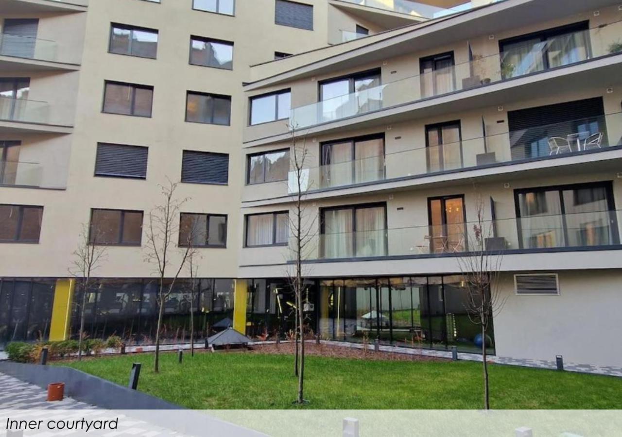 A104 - Liberty Bridge Projection Home With Free Parking Budapest Exterior photo